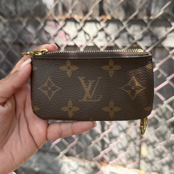 Louis Vuitton Key Pouch - Picture 2 of 8